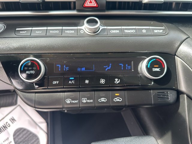 Certified 2024 Hyundai Elantra SEL image 25