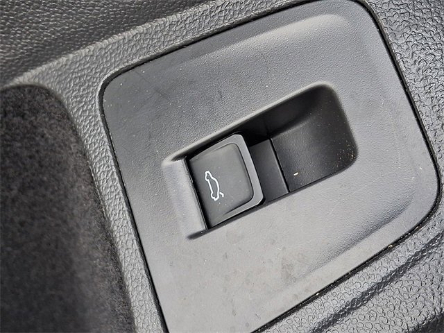 Used 2022 Volkswagen Tiguan SE image 28