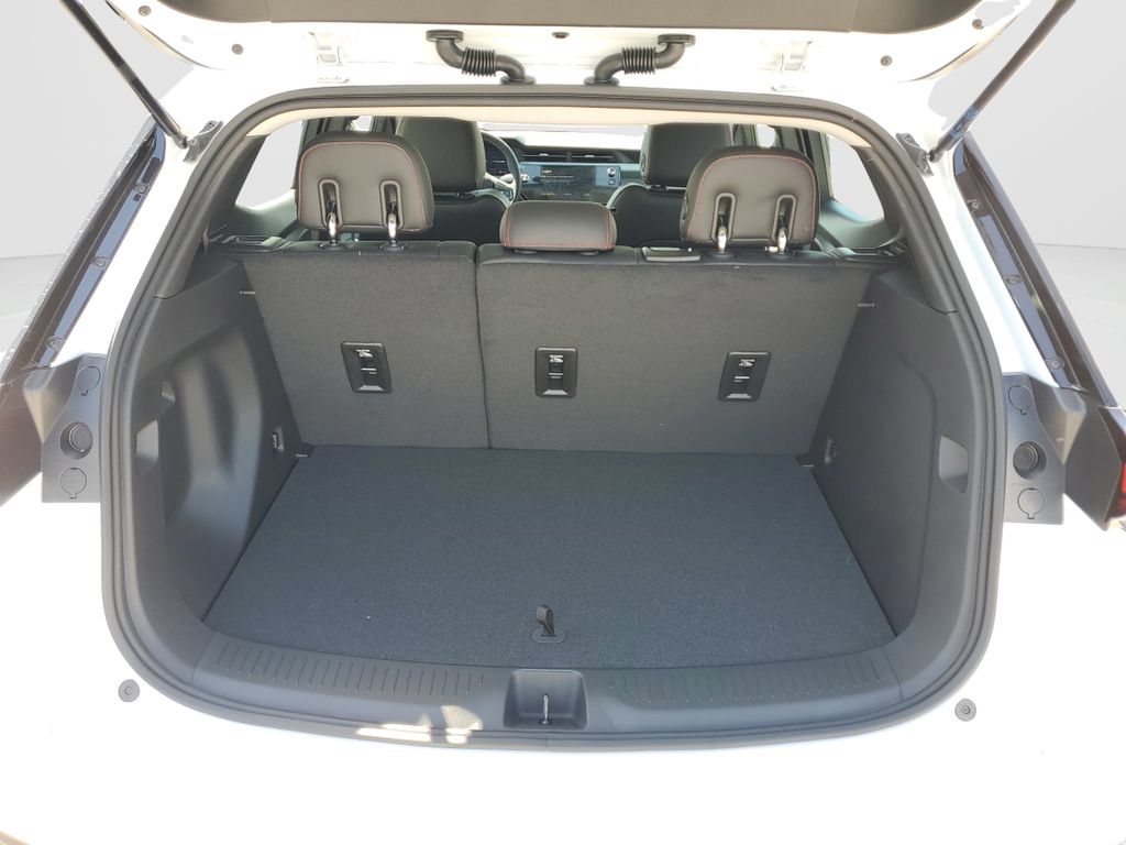 Used 2027 Chevrolet Bolt RS FWD image 12