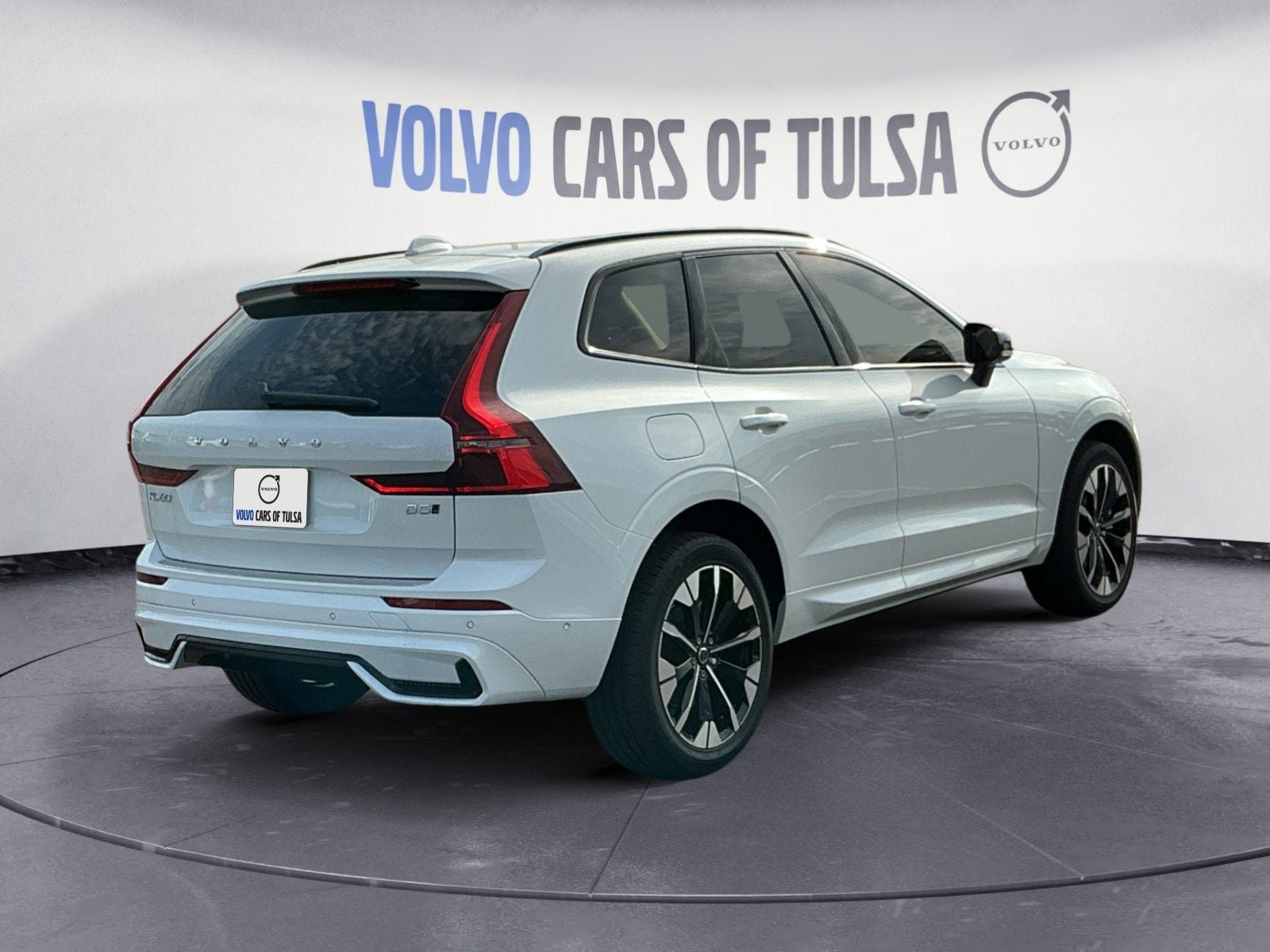 New 2026 Volvo XC60 B5 Plus w/ Protection Package Premier AWD/4WD image 5
