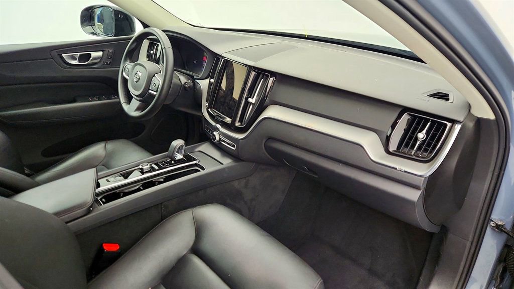 Used 2024 Volvo XC60 B5 Core image 24