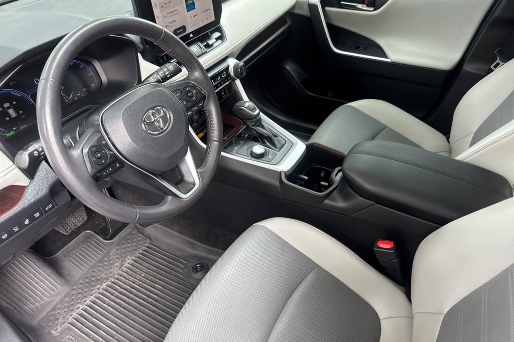 Used 2023 Toyota RAV4 Limited image 9