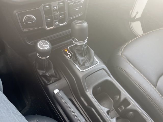 Used 2025 Jeep Gladiator Sport image 12