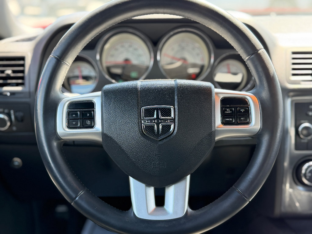 Used 2014 Dodge Challenger SXT RWD image 5