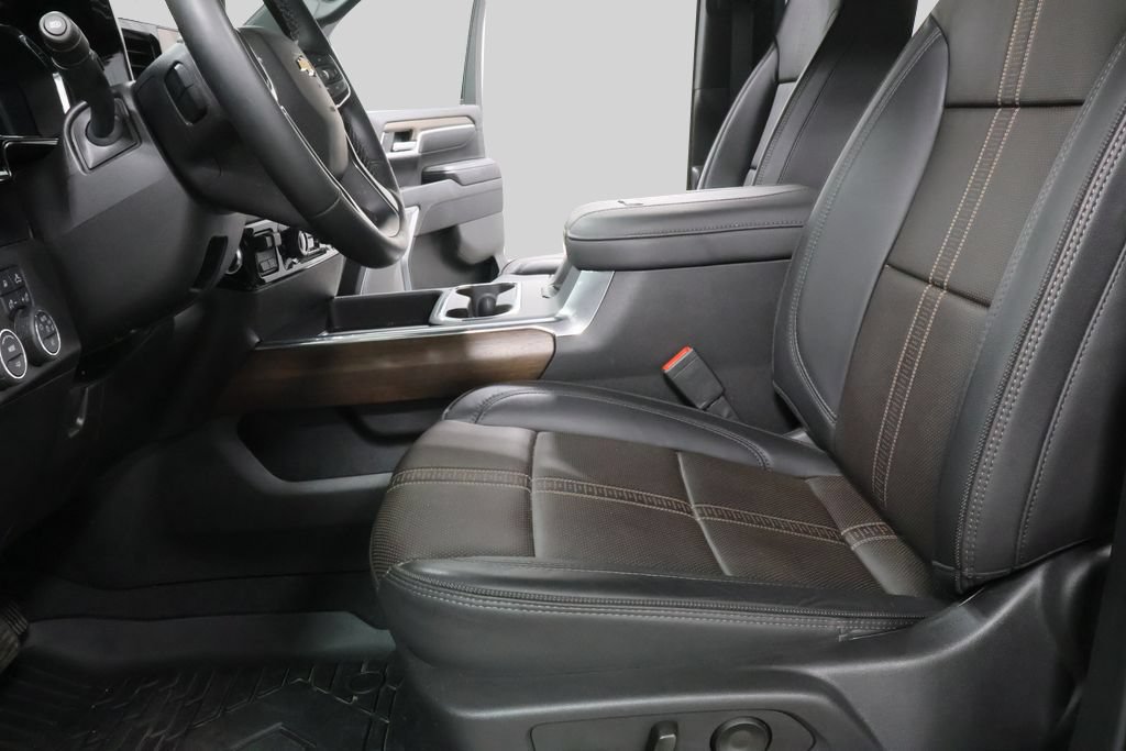 Used 2025 Chevrolet Silverado 2500 High Country w/ Technology Package AWD/4WD image 23