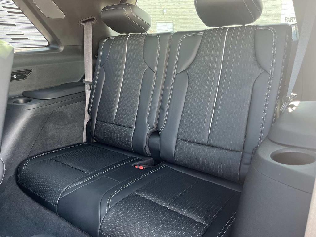 Certified 2026 Cadillac Vistiq Luxury w/ LPO, Floor Liner Package AWD/4WD image 19