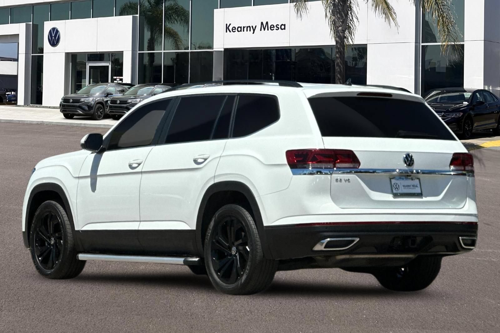 Used 2023 Volkswagen Atlas SE w/ Black Wheel Package FWD image 6