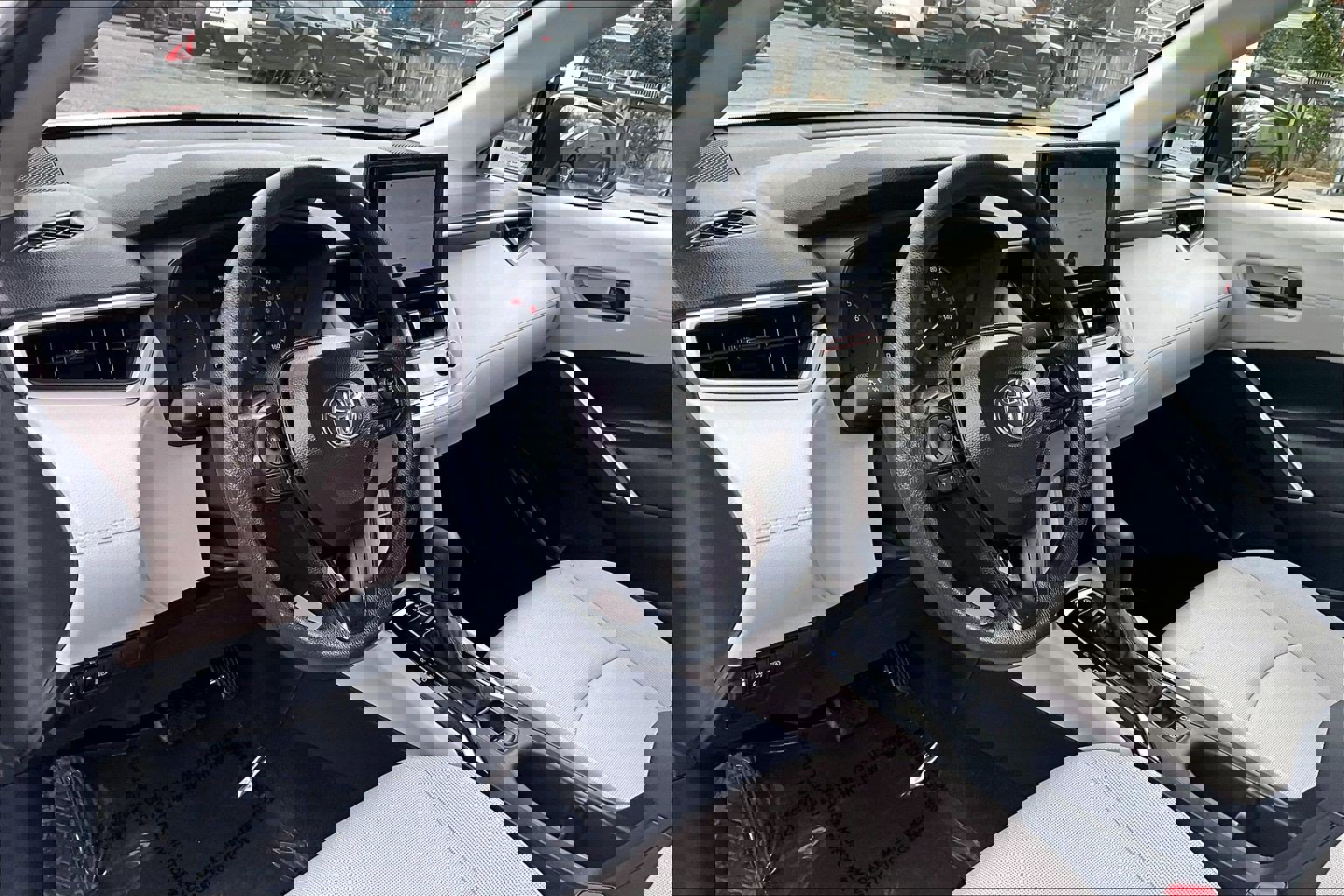 Used 2024 Toyota Corolla Cross L image 12