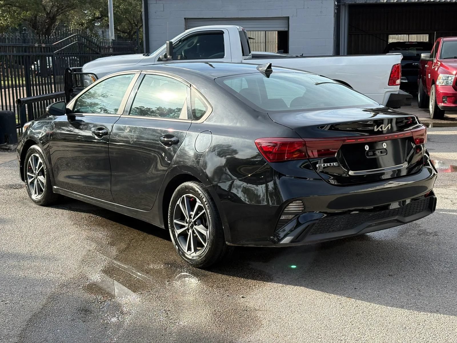 Used 2023 Kia Forte LXS w/ LXS Technology Package FWD image 5