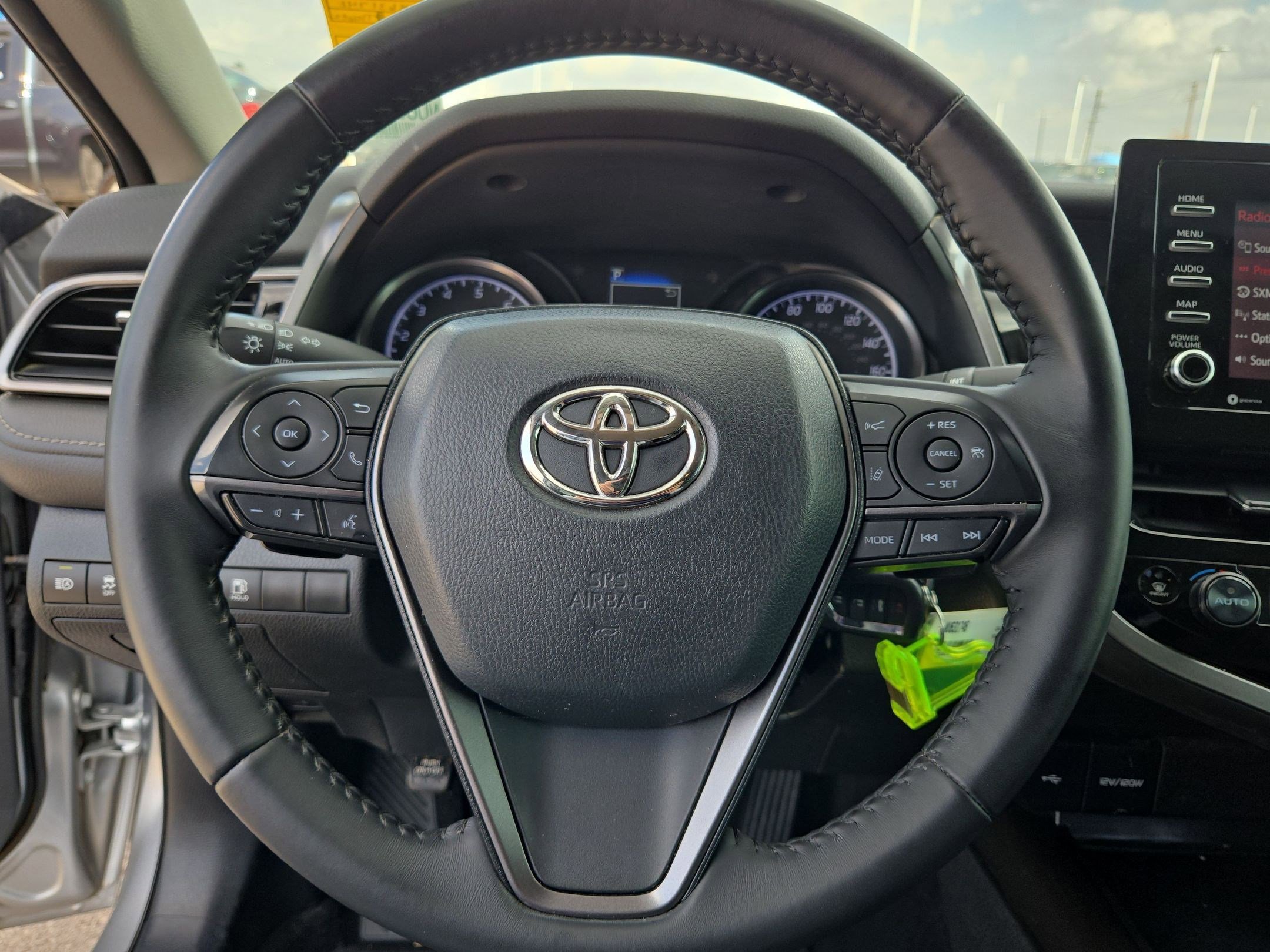 Used 2022 Toyota Camry SE image 19