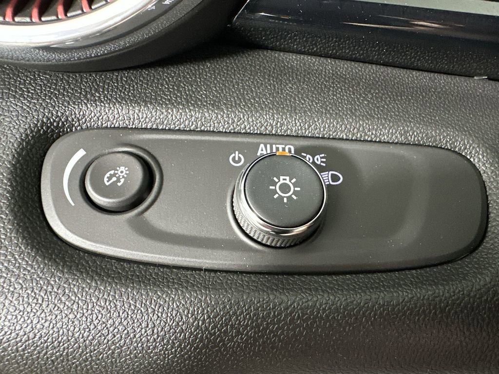 New 2026 Chevrolet Trax RS w/ Sunroof Package FWD image 17