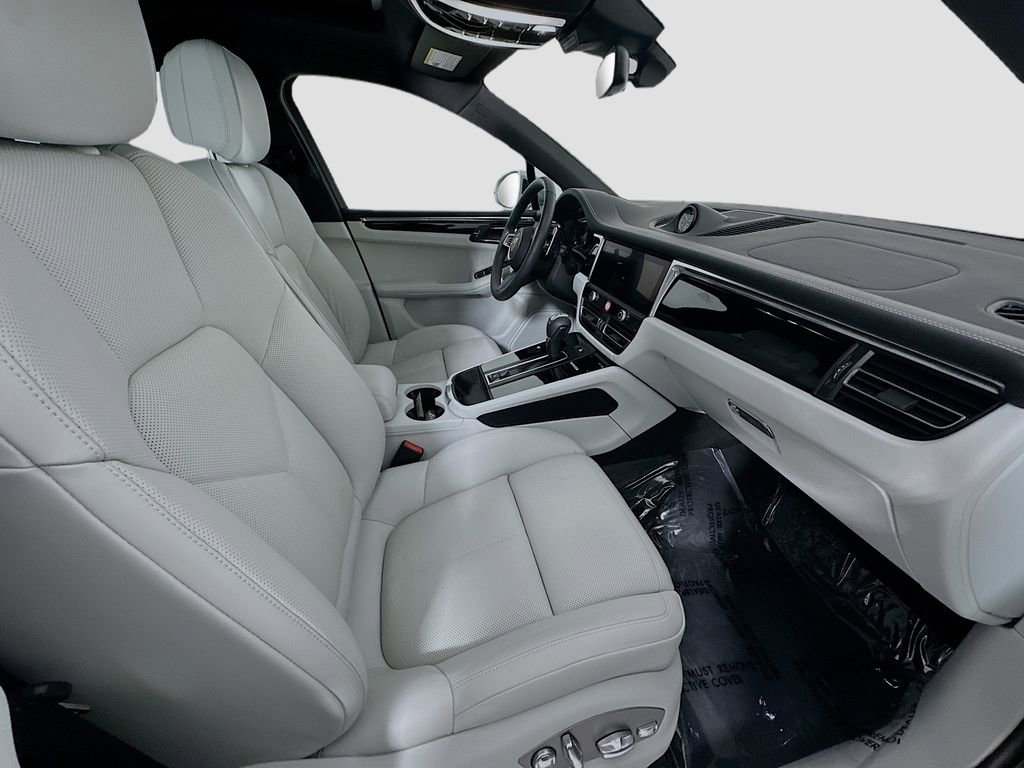 New 2025 Porsche Macan image 30