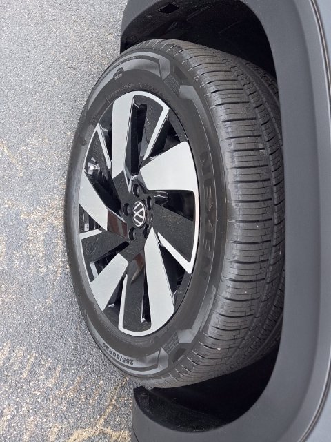New 2026 Volkswagen Atlas Cross Sport SE FWD image 18