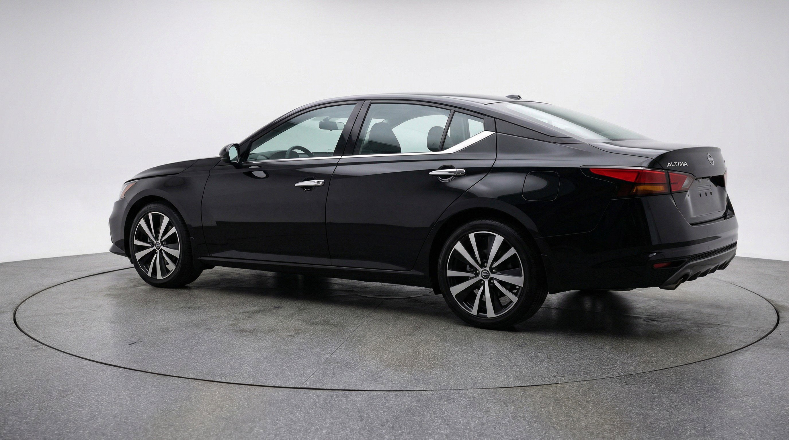 Used 2025 Nissan Altima 2.5 SV image 6