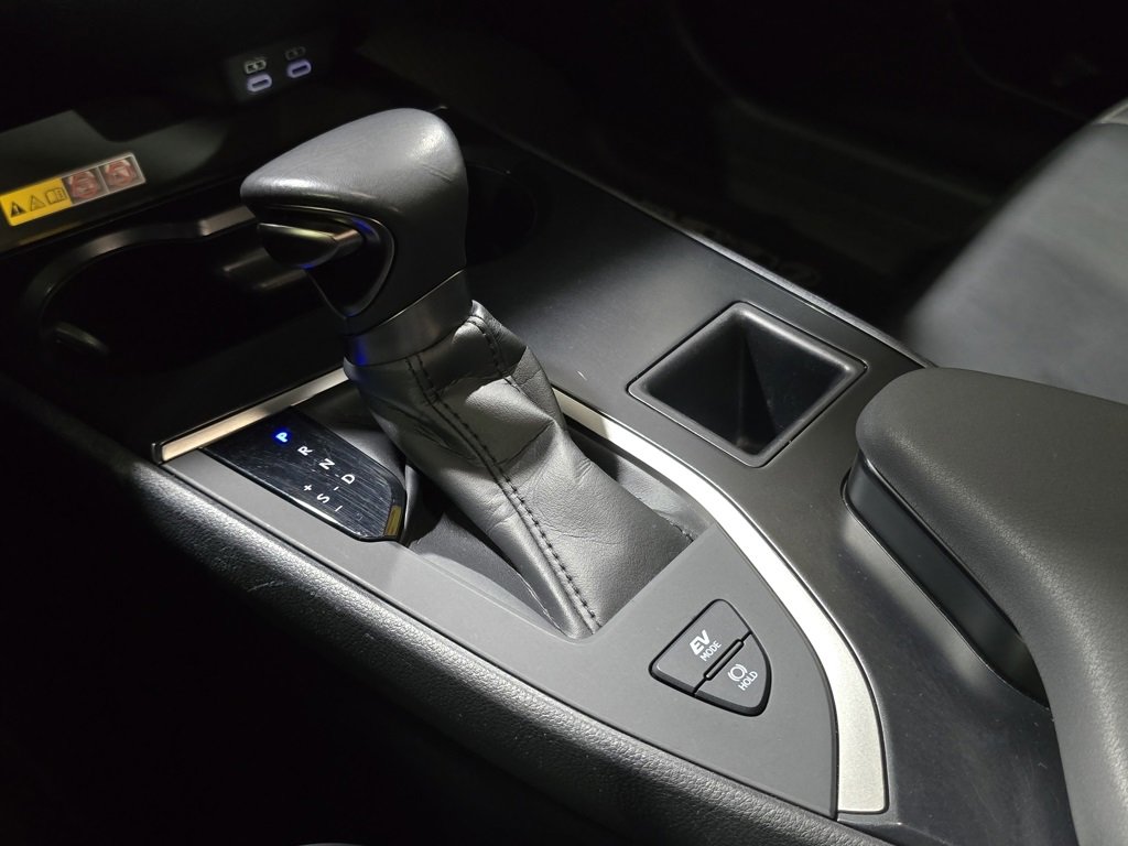 Used 2023 Lexus UX 250h FWD image 24