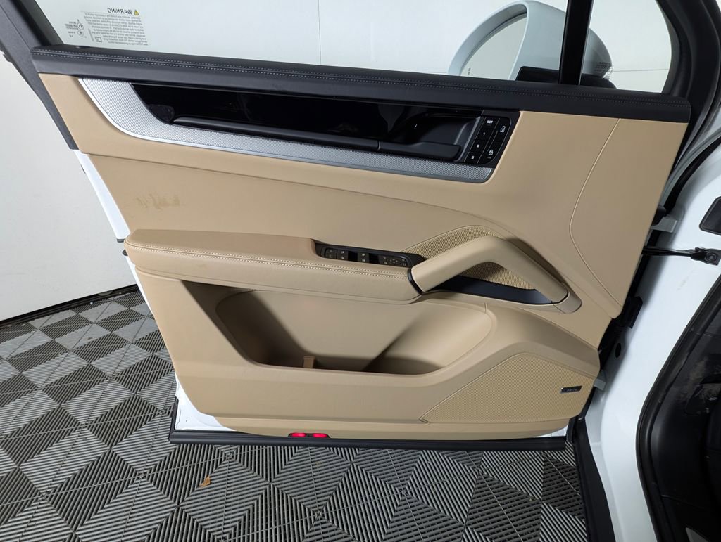 New 2026 Porsche Cayenne Coupe image 24