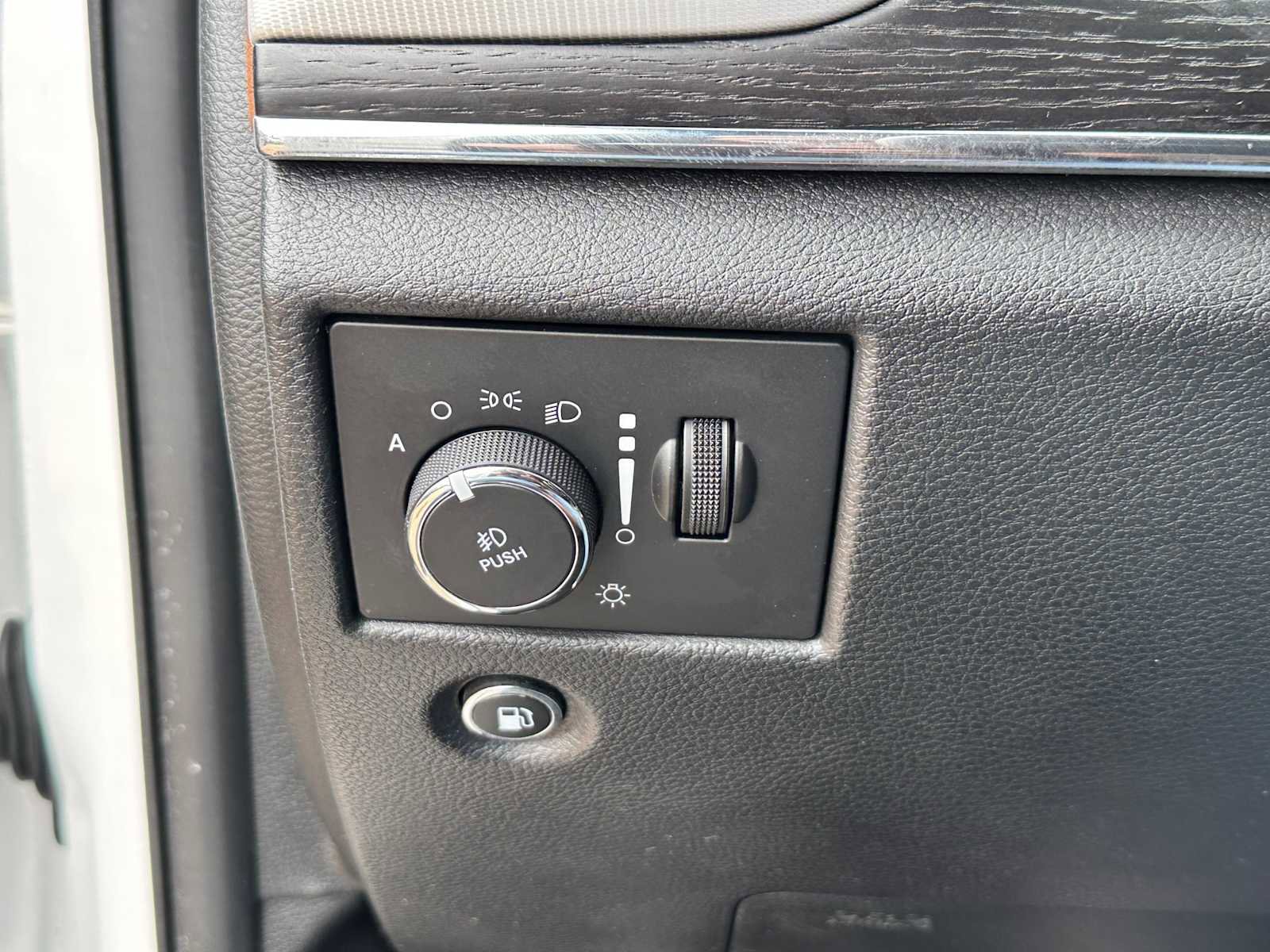 Used 2020 Jeep Grand Cherokee Summit AWD/4WD image 16