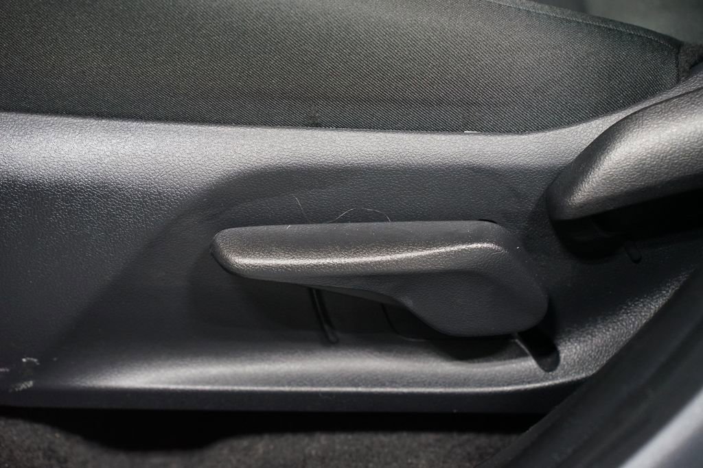 Used 2025 Toyota RAV4 LE image 32