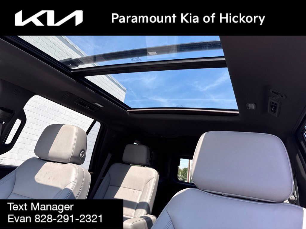 Used 2022 Chevrolet Tahoe Z71 w/ Luxury Package AWD/4WD image 37