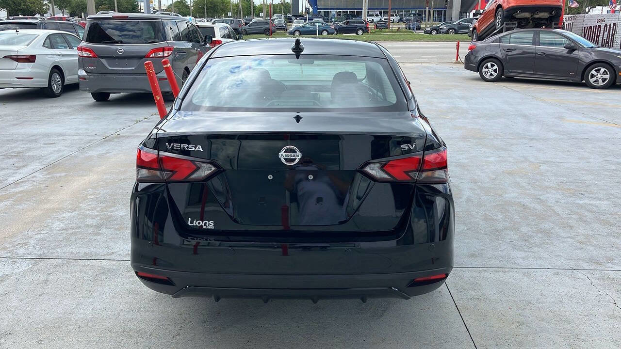 Used 2021 Nissan Versa SV image 3