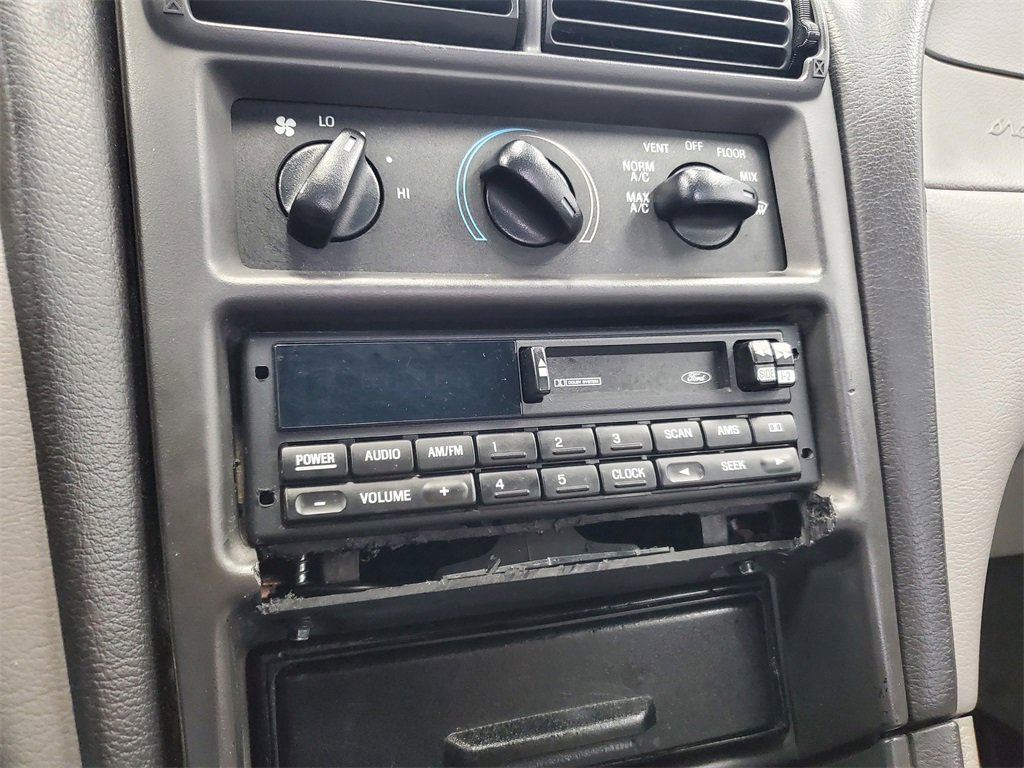 Used 2000 Ford Mustang Convertible image 15