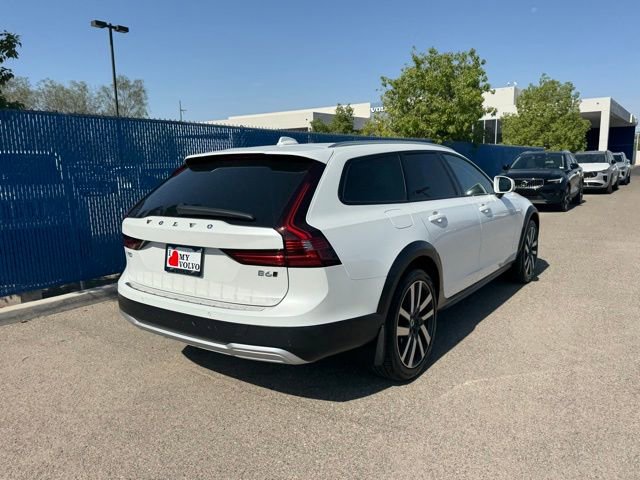 New 2026 Volvo V90 B6 Cross Country Ultra w/ Climate Package image 4
