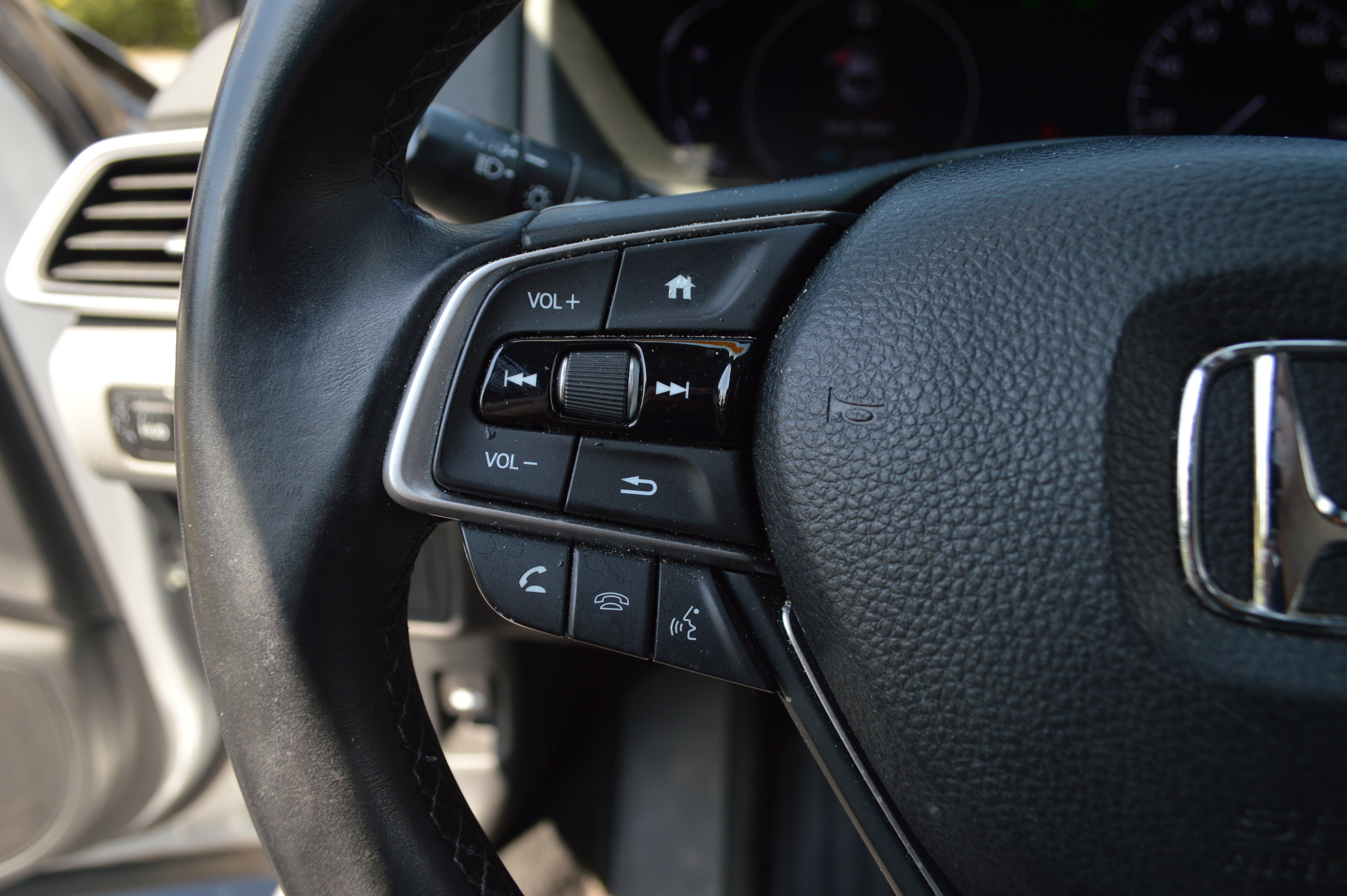 Used 2018 Honda Accord Touring image 11