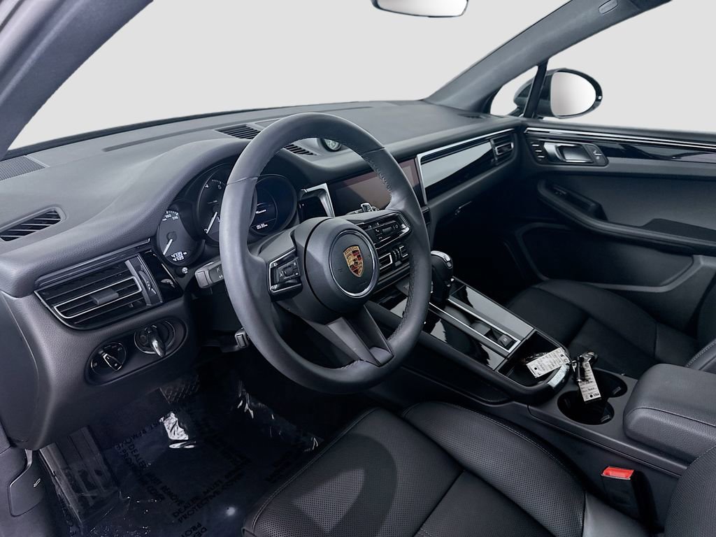 New 2026 Porsche Macan Turbo AWD/4WD image 4