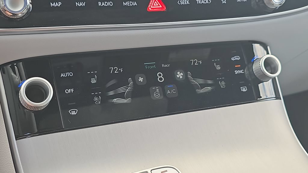 New 2026 Genesis GV70 2.5T Advanced AWD/4WD image 24