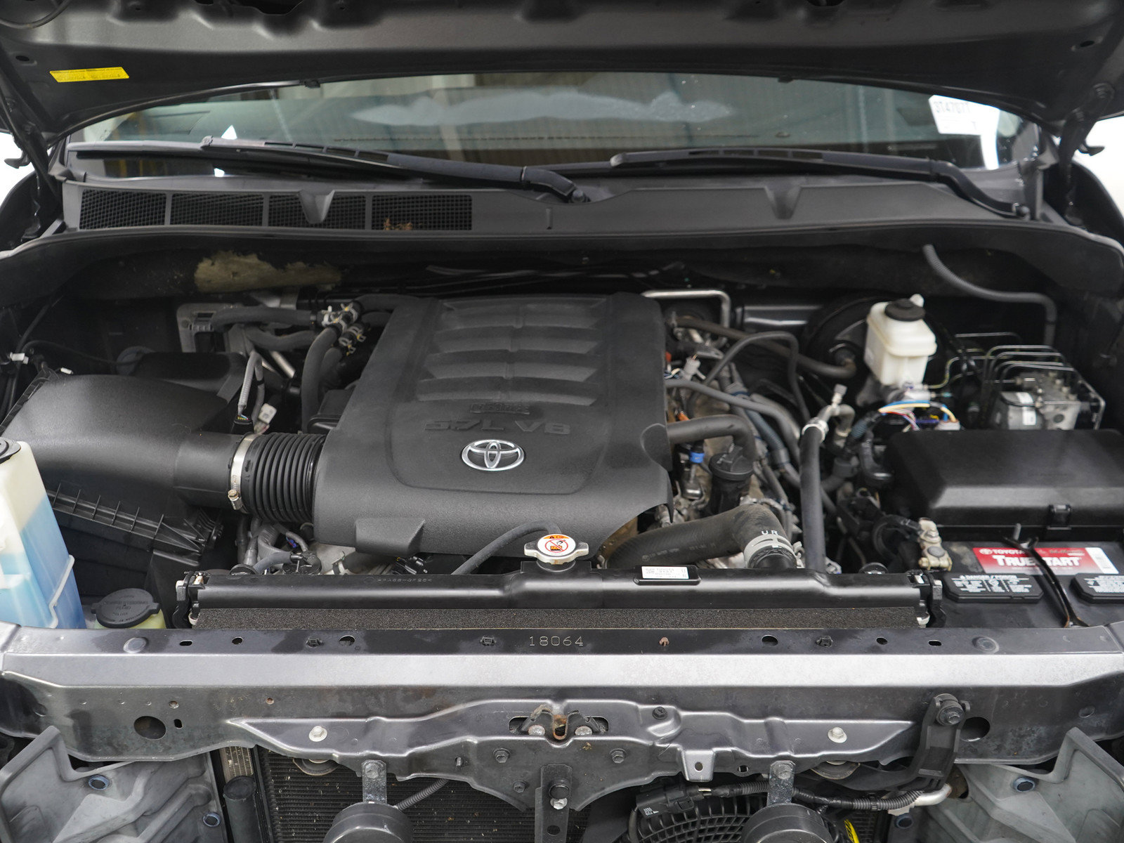 Used 2018 Toyota Sequoia SR5 AWD/4WD image 30