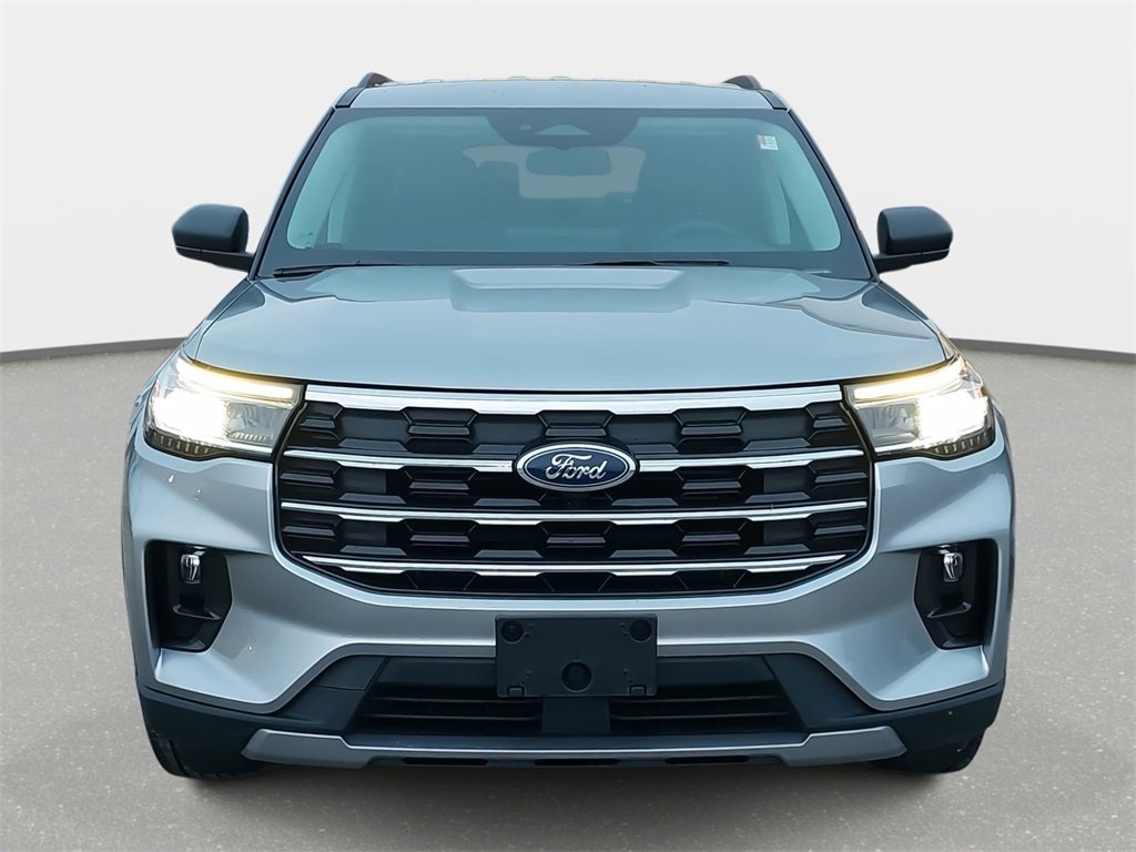 Used 2025 Ford Explorer Active w/ Active Comfort Package image 2