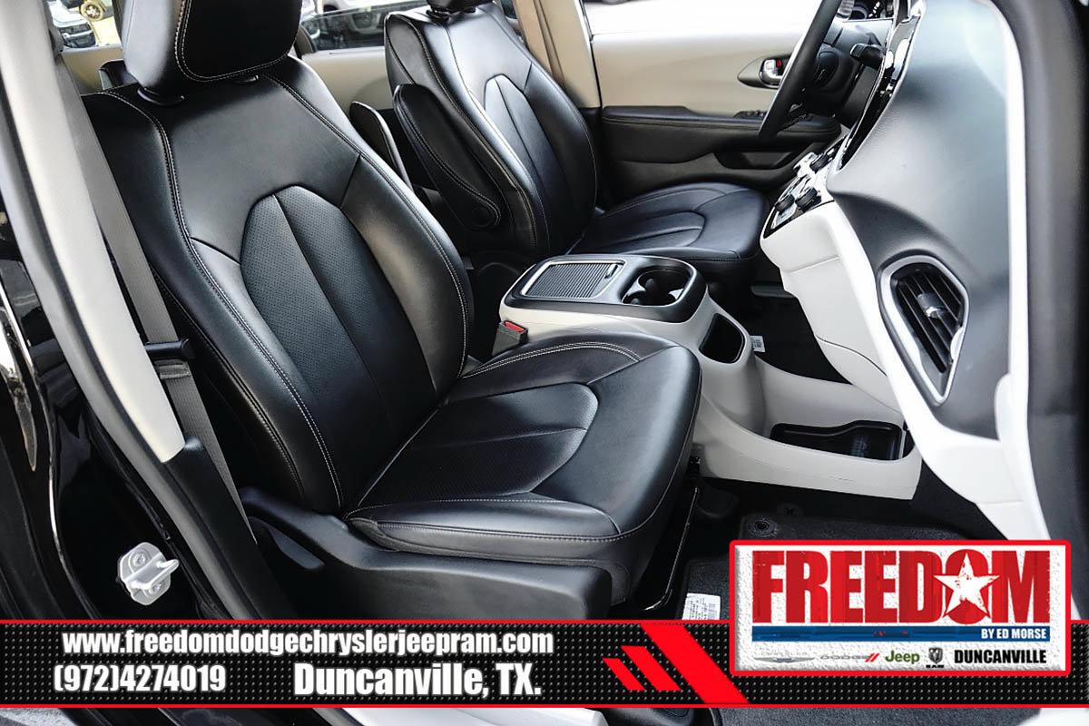Certified 2024 Chrysler Pacifica Touring-L FWD image 15