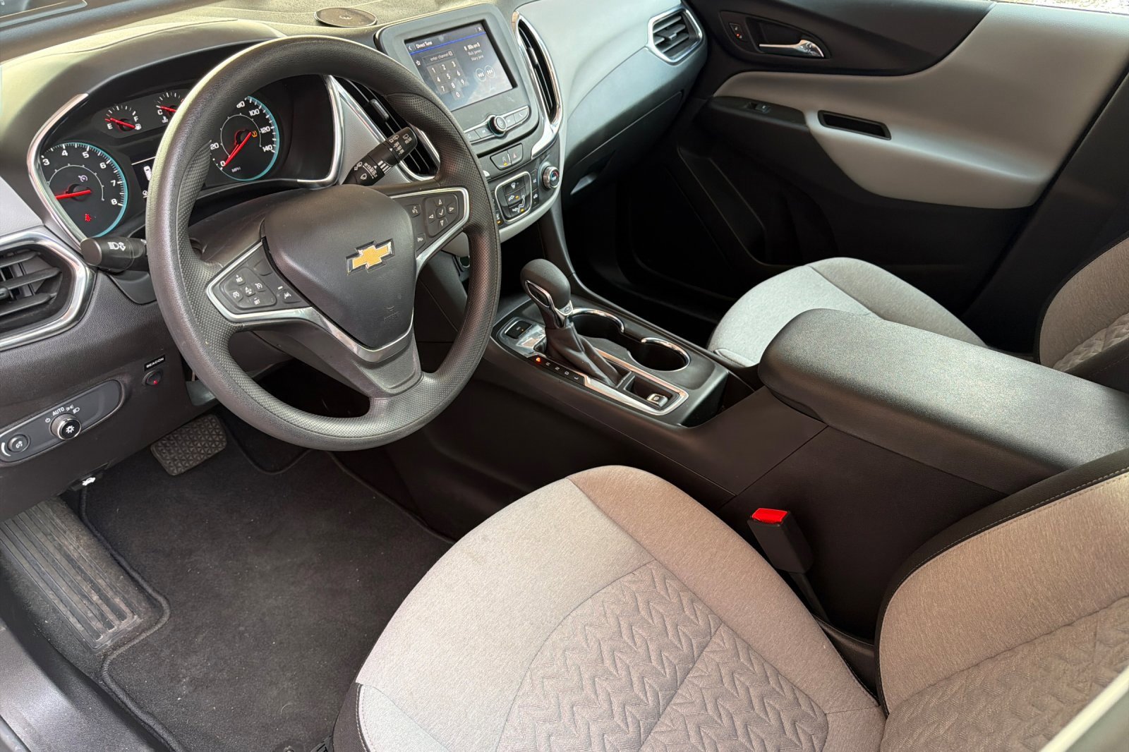 Used 2023 Chevrolet Equinox LS image 10