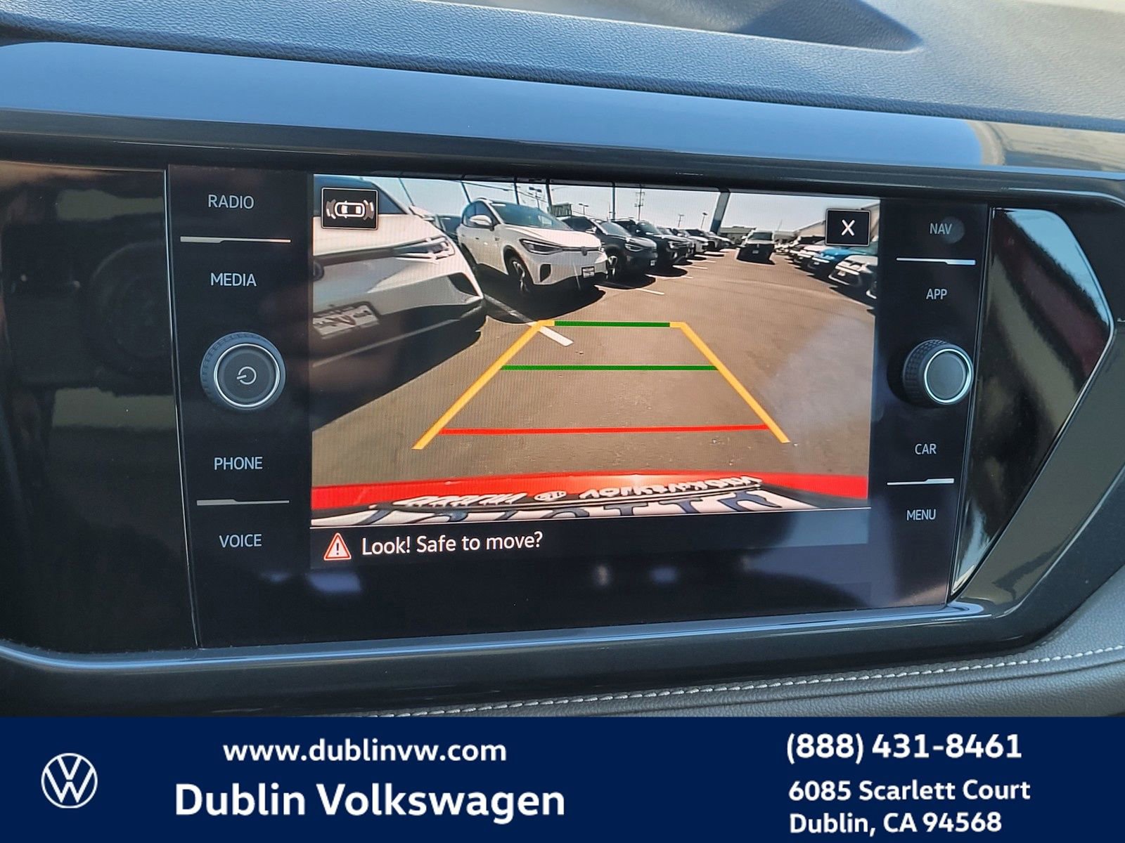 Used 2022 Volkswagen Taos SEL image 15