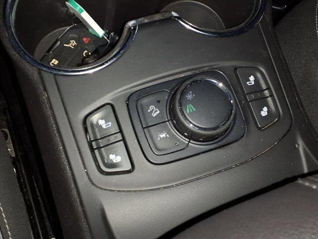 Used 2023 GMC Terrain SLT image 15