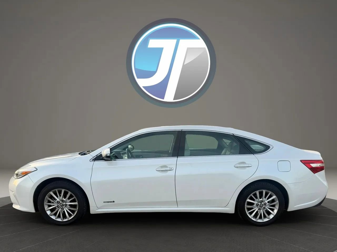 Used 2018 Toyota Avalon Limited FWD image 11