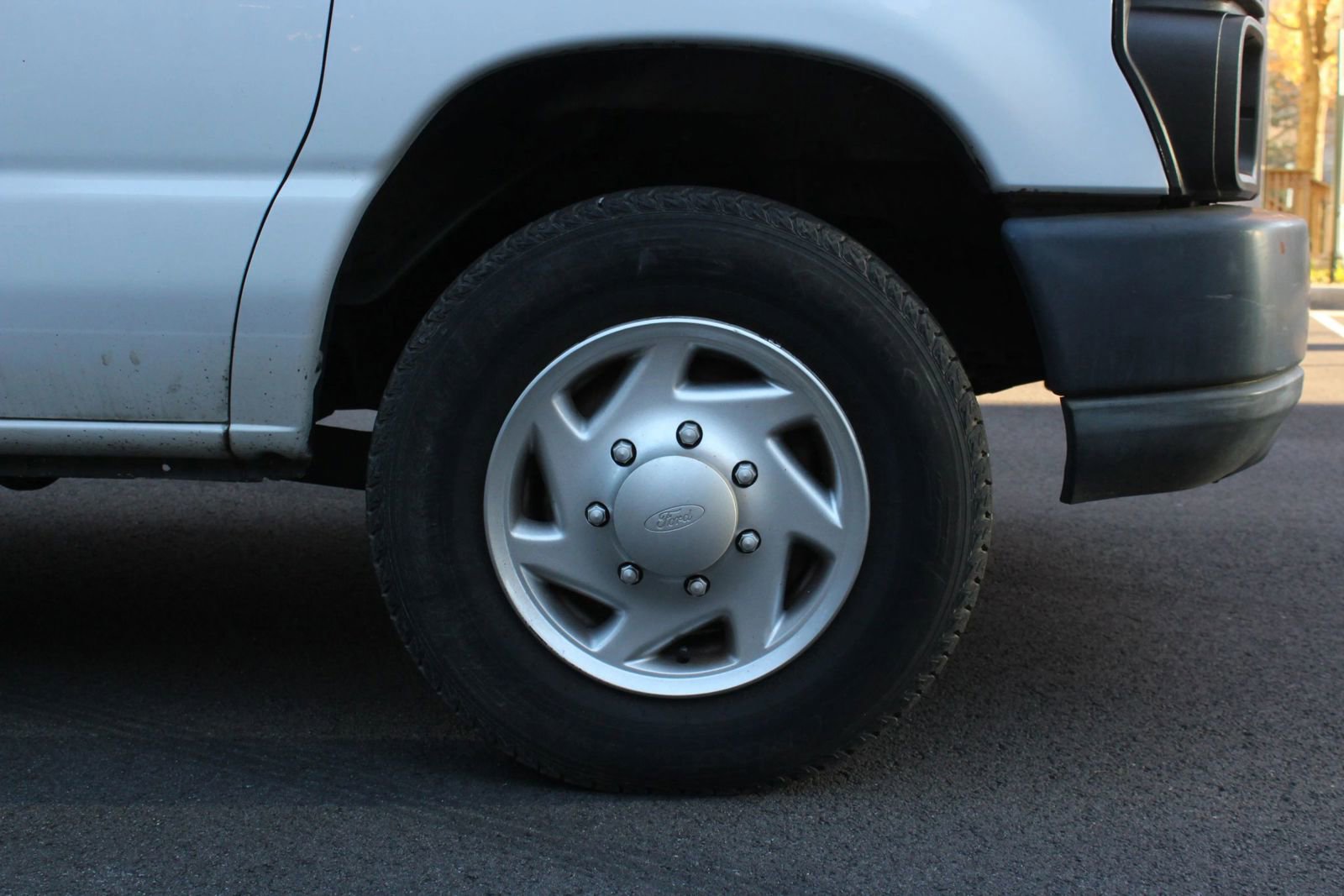 Used 2012 Ford E-150 and Econoline 150 w/ Commercial Cargo Van Pkg RWD image 4