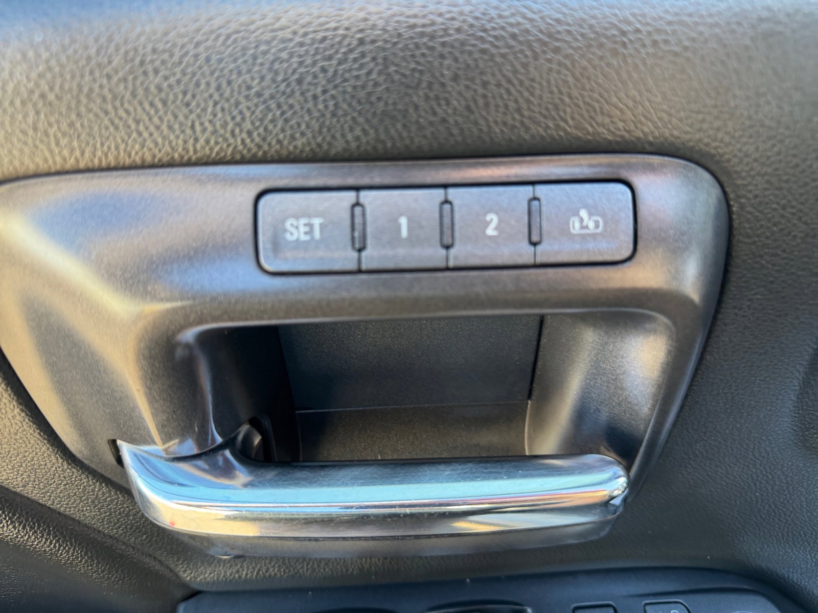 Used 2018 Chevrolet Silverado 3500 LTZ image 24