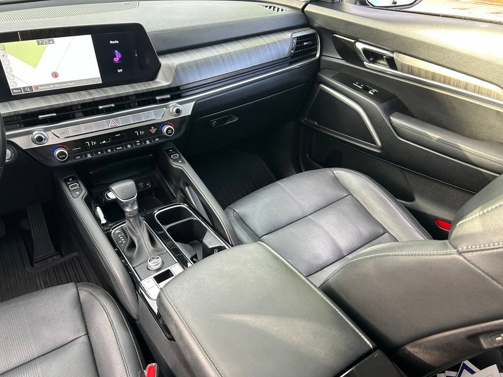 Used 2023 Kia Telluride EX w/ EX Captain's Chair Package FWD image 12