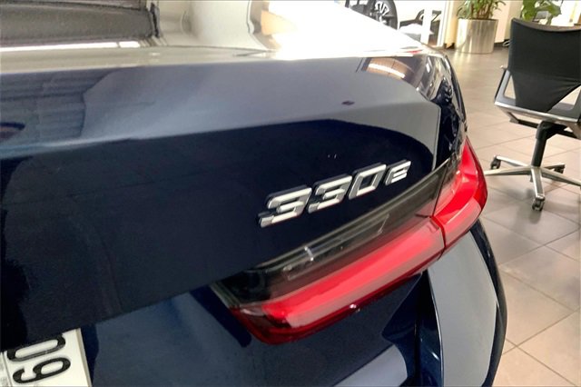 Used 2023 BMW 330e w/ Premium Package image 8