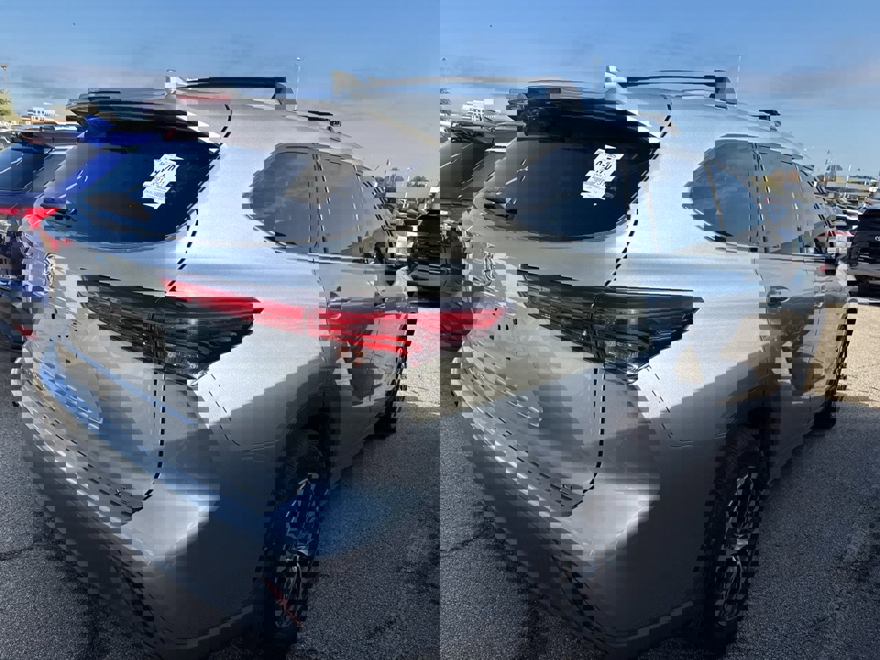 Used 2021 Toyota Highlander XLE image 4