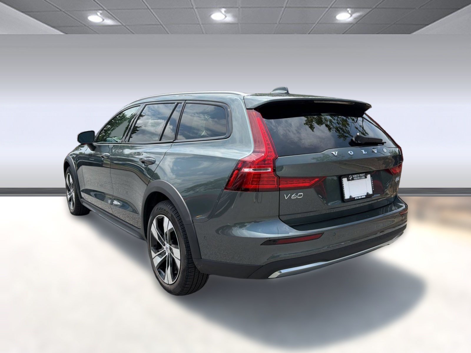Certified 2026 Volvo V60 B5 Cross Country Plus AWD/4WD image 3