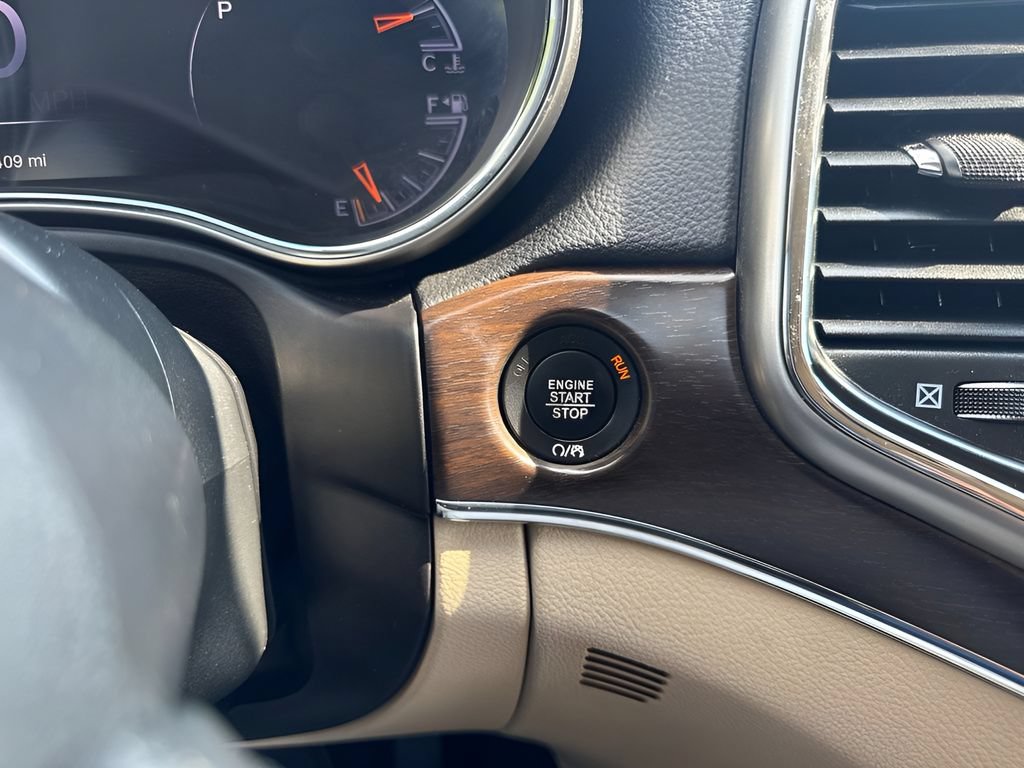 Used 2018 Jeep Grand Cherokee Limited AWD/4WD image 12