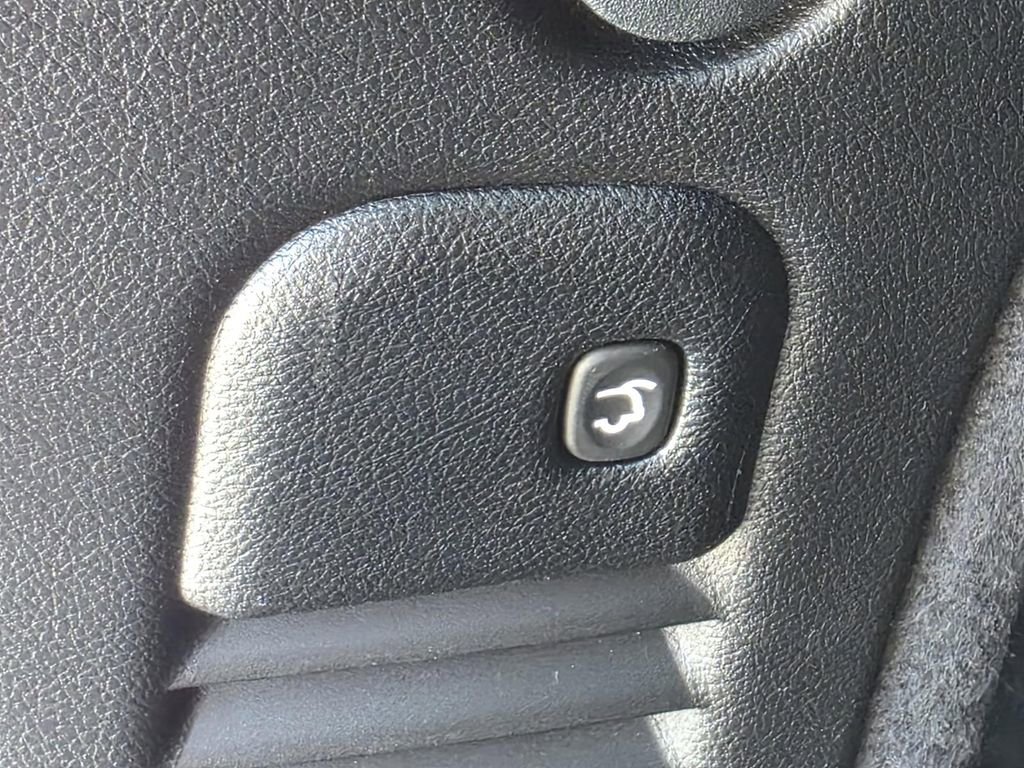 Used 2025 Dodge Durango GT image 16