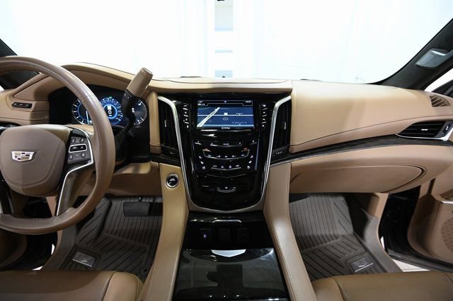 Used 2020 Cadillac Escalade Platinum AWD/4WD image 2