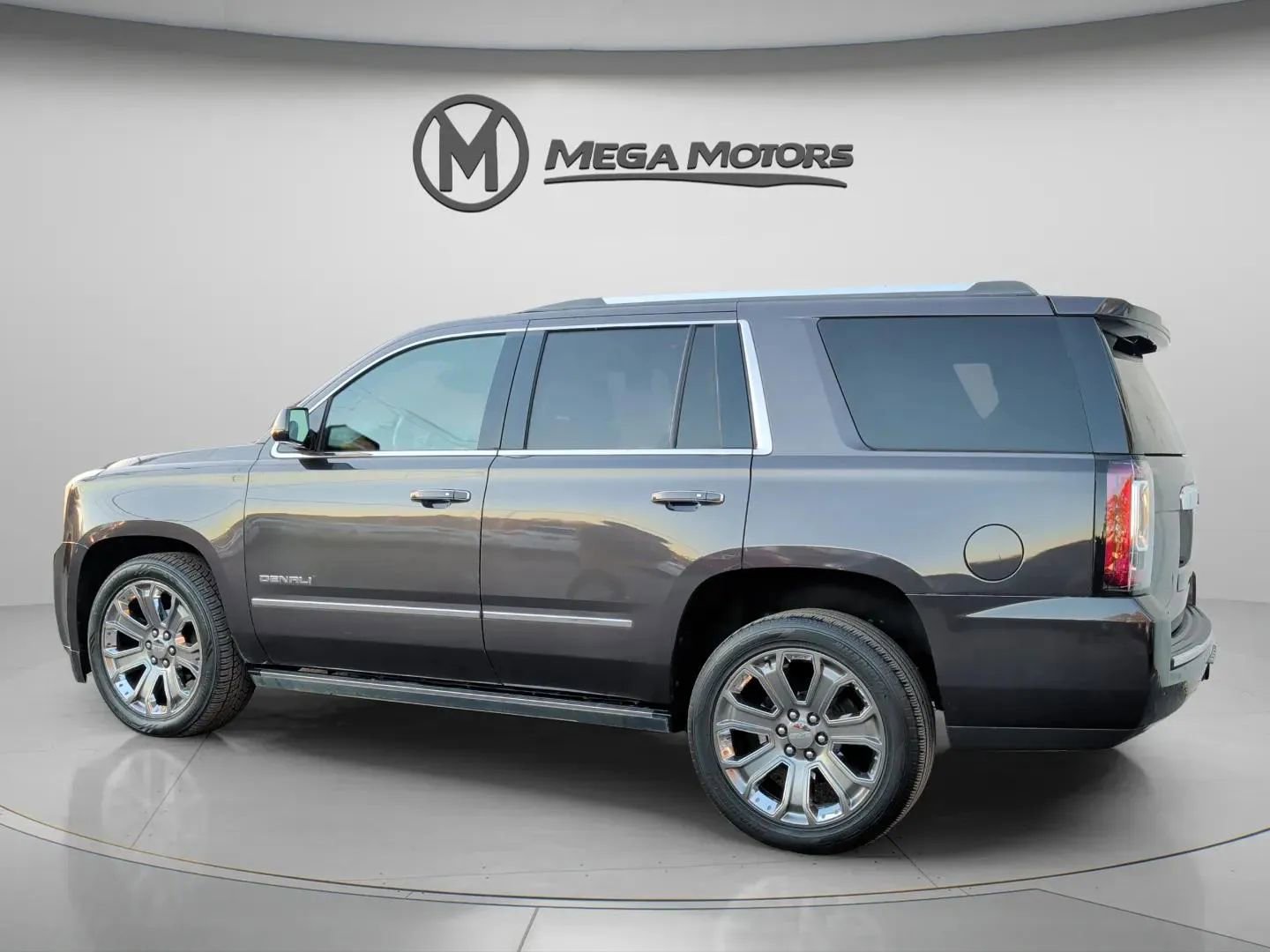 Used 2015 GMC Yukon Denali w/ Touring Package image 4