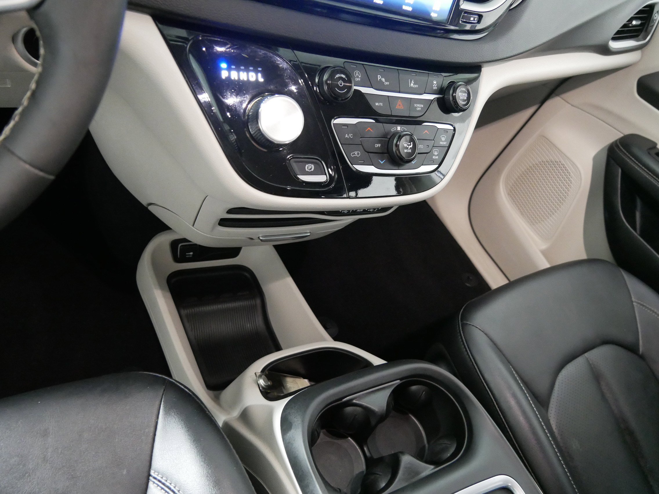 Used 2024 Chrysler Pacifica Touring-L image 24