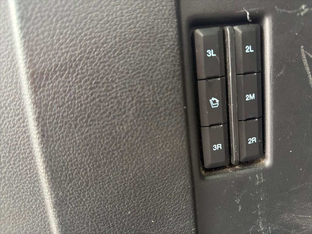 Used 2019 Ford Expedition XLT w/ Equipment Group 202A AWD/4WD image 14