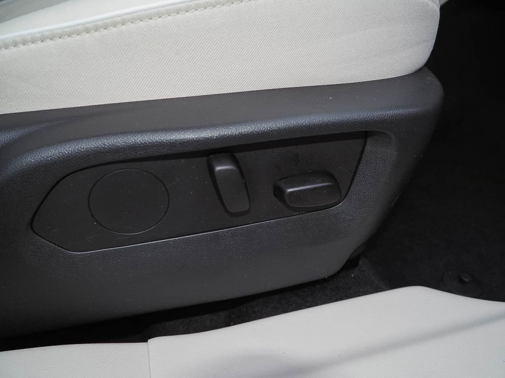 Used 2023 Buick Envision Avenir image 20