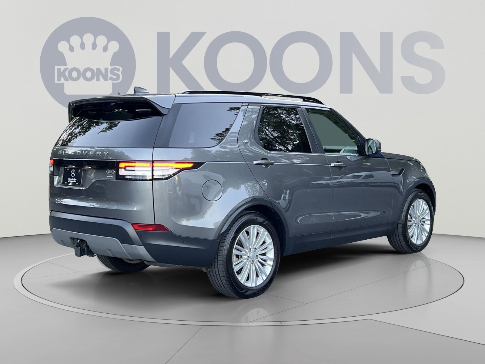 Used 2019 Land Rover Discovery SE AWD/4WD image 11